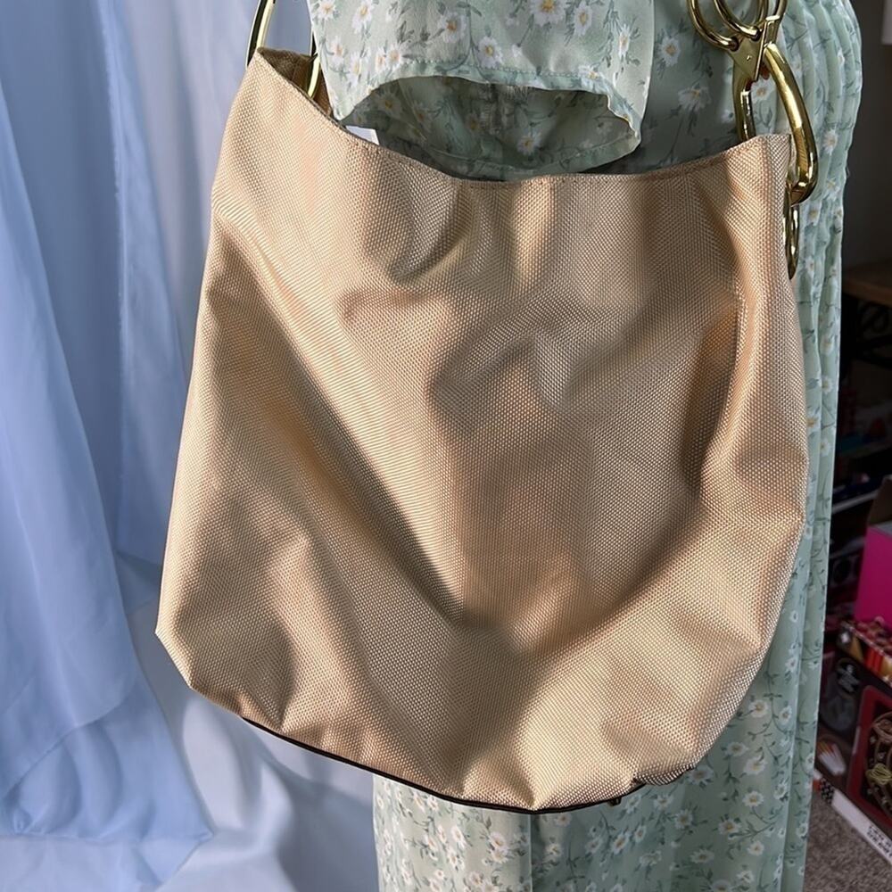 Braciano soft shoulder bag with gold hardware and brown leather purse strap - Picture 3 of 9